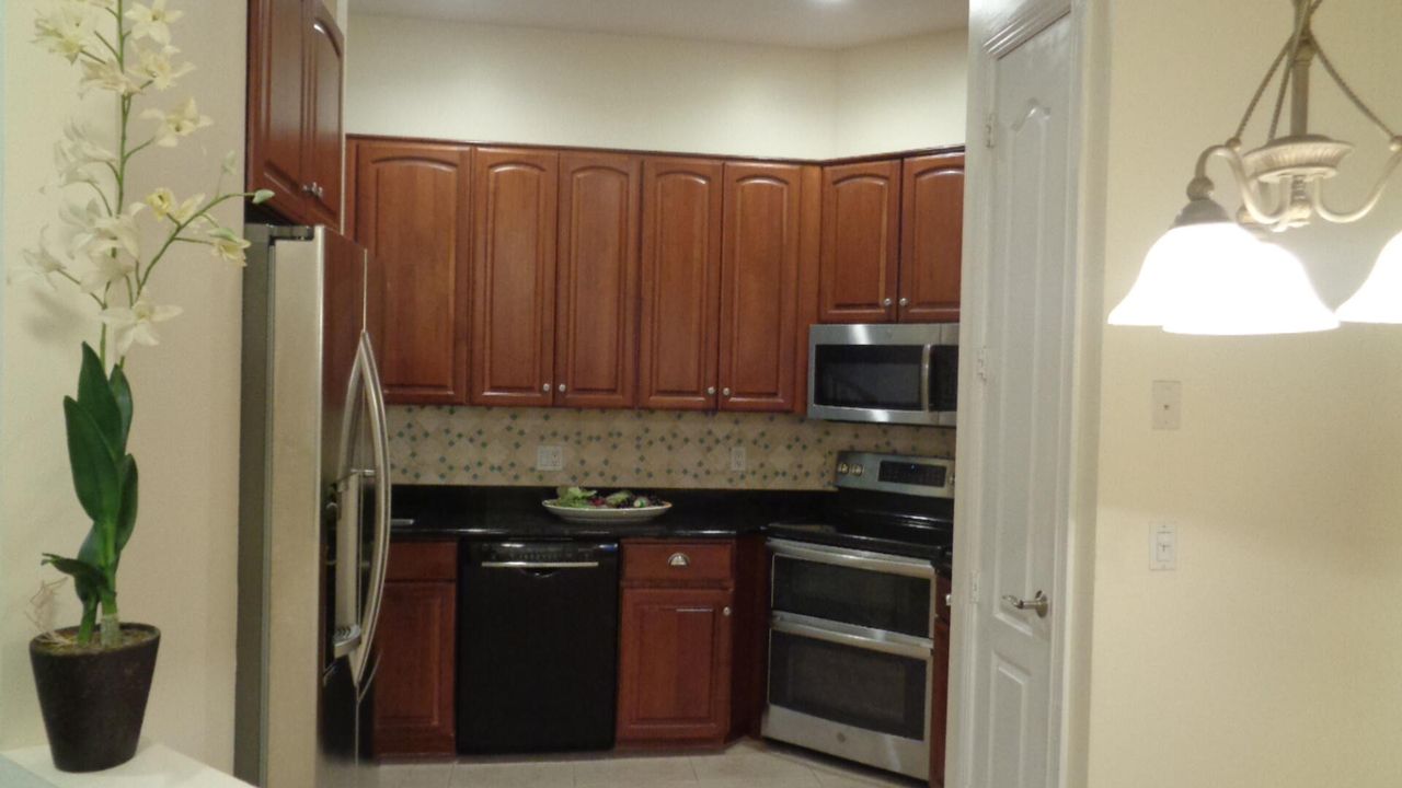 For Rent: $3,000 (3 beds, 3 baths, 2146 Square Feet)