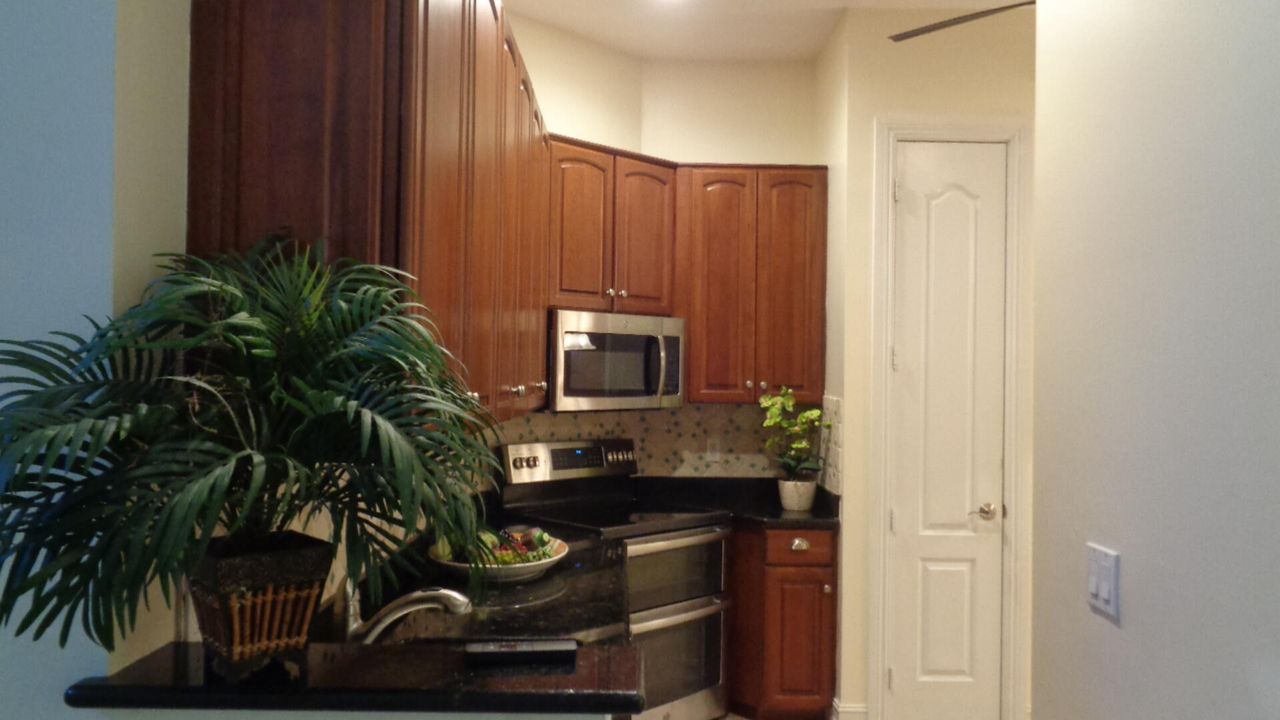 For Rent: $3,000 (3 beds, 3 baths, 2146 Square Feet)