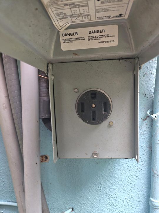 For Sale: $245,000 (3 beds, 1 baths, 952 Square Feet)