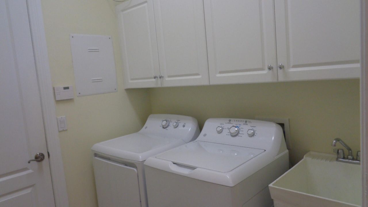 For Rent: $3,000 (3 beds, 3 baths, 2146 Square Feet)