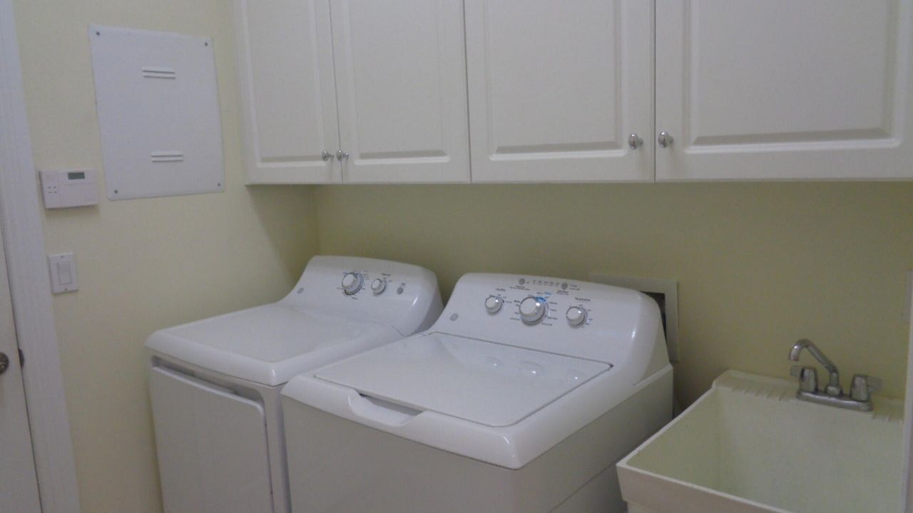 For Rent: $3,000 (3 beds, 3 baths, 2146 Square Feet)