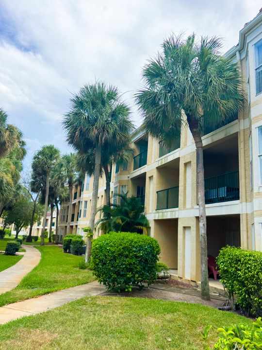 Recently Rented: $1,575 (1 beds, 1 baths, 950 Square Feet)