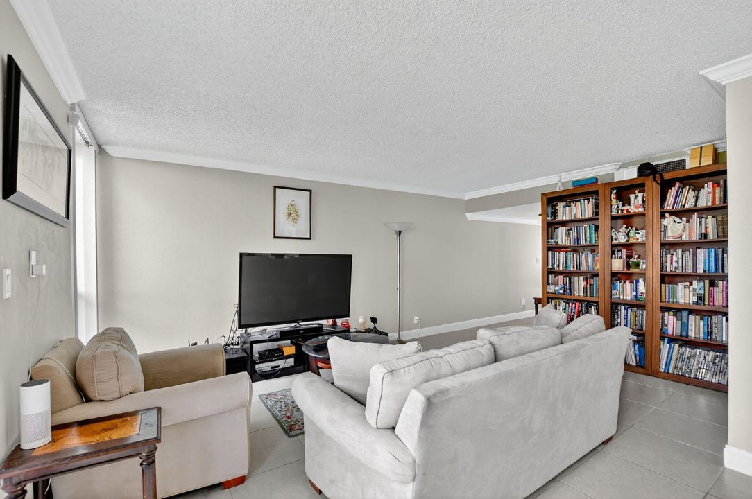 For Sale: $149,000 (2 beds, 2 baths, 1400 Square Feet)