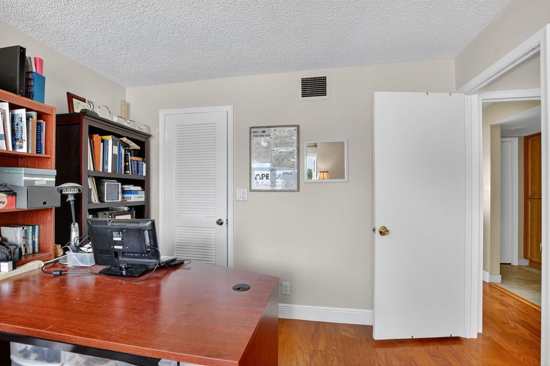 For Sale: $149,000 (2 beds, 2 baths, 1400 Square Feet)