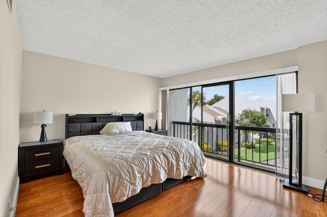 For Sale: $149,000 (2 beds, 2 baths, 1400 Square Feet)