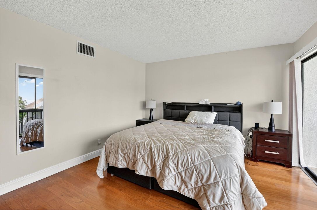 For Sale: $149,000 (2 beds, 2 baths, 1400 Square Feet)