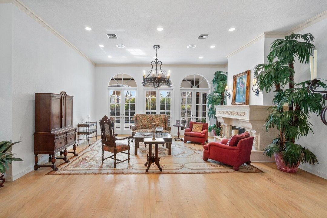 合同活跃: $1,219,000 (3 贝兹, 3 浴室, 3607 平方英尺)