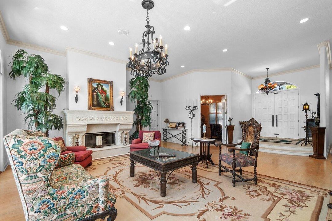 合同活跃: $1,219,000 (3 贝兹, 3 浴室, 3607 平方英尺)