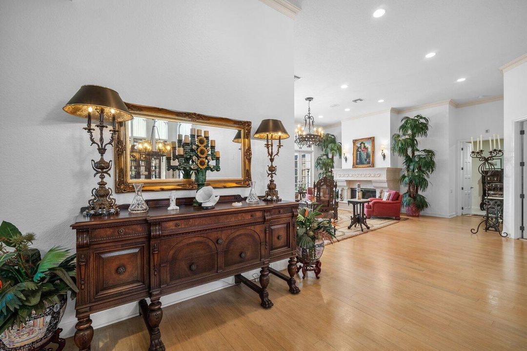 合同活跃: $1,219,000 (3 贝兹, 3 浴室, 3607 平方英尺)