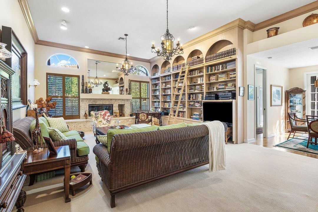 合同活跃: $1,219,000 (3 贝兹, 3 浴室, 3607 平方英尺)