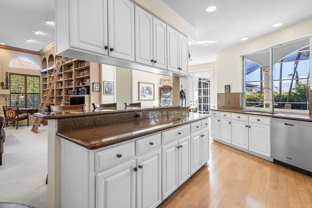 合同活跃: $1,219,000 (3 贝兹, 3 浴室, 3607 平方英尺)