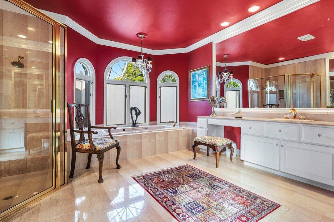 合同活跃: $1,219,000 (3 贝兹, 3 浴室, 3607 平方英尺)