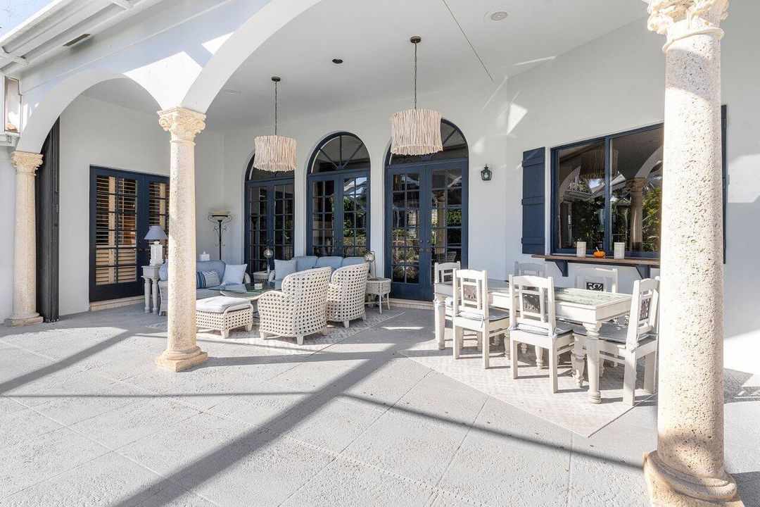 合同活跃: $1,219,000 (3 贝兹, 3 浴室, 3607 平方英尺)