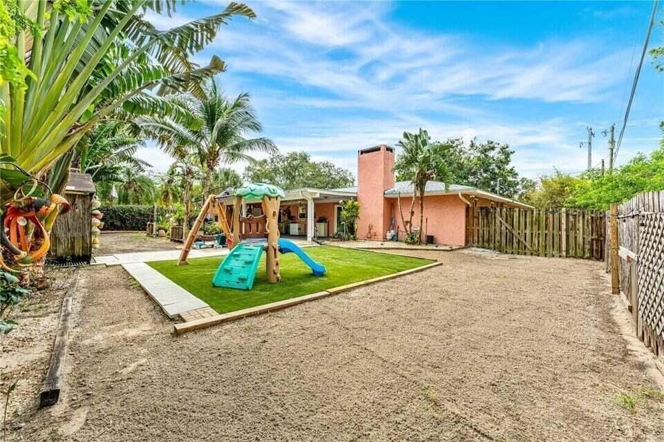 For Rent: $3,500 (4 beds, 3 baths, 2628 Square Feet)