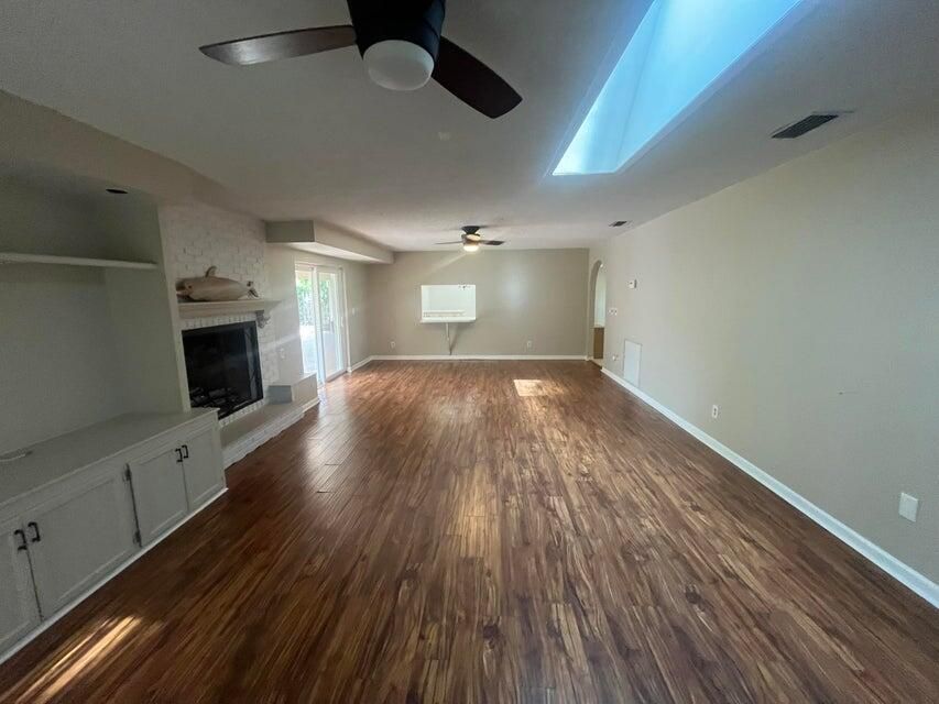 For Rent: $3,500 (4 beds, 3 baths, 2628 Square Feet)