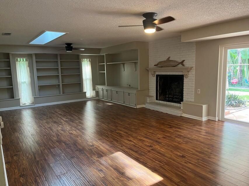 For Rent: $3,500 (4 beds, 3 baths, 2628 Square Feet)