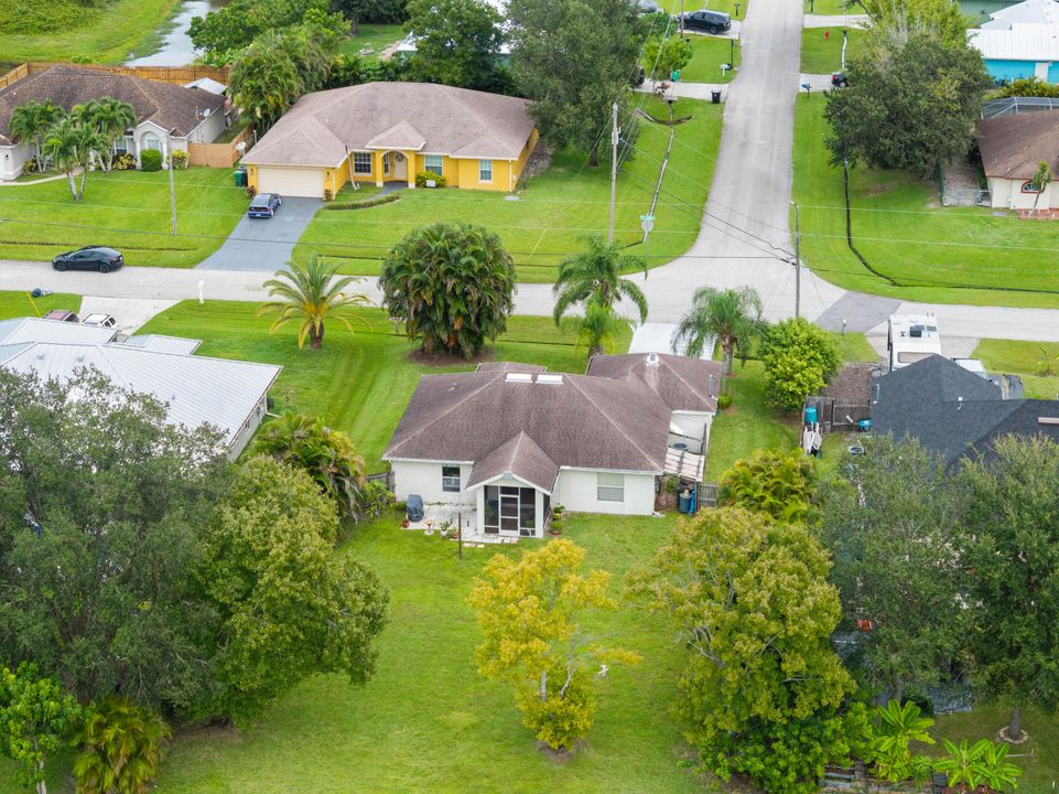 Под контрактом: $375,000 (3 спален, 2 ванн, 1201 Квадратных фут)