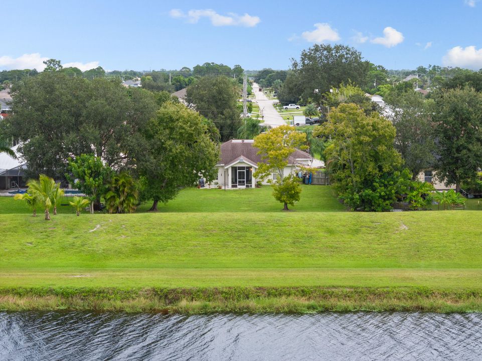 Под контрактом: $375,000 (3 спален, 2 ванн, 1201 Квадратных фут)