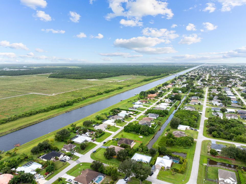 Под контрактом: $375,000 (3 спален, 2 ванн, 1201 Квадратных фут)