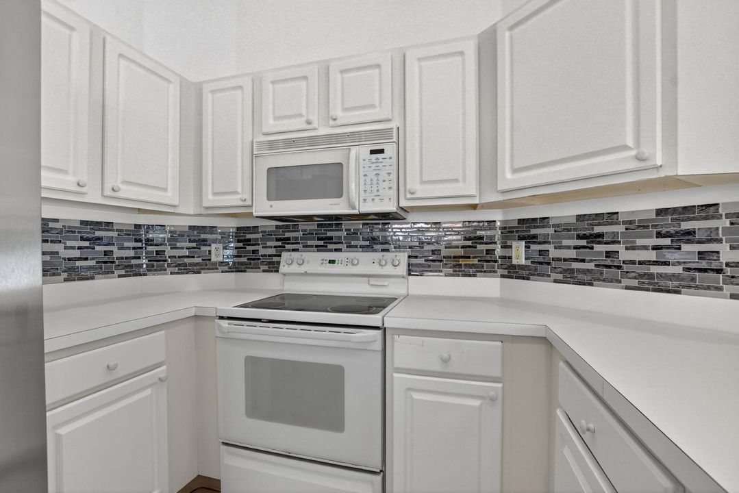 合同活跃: $450,000 (3 贝兹, 2 浴室, 1405 平方英尺)