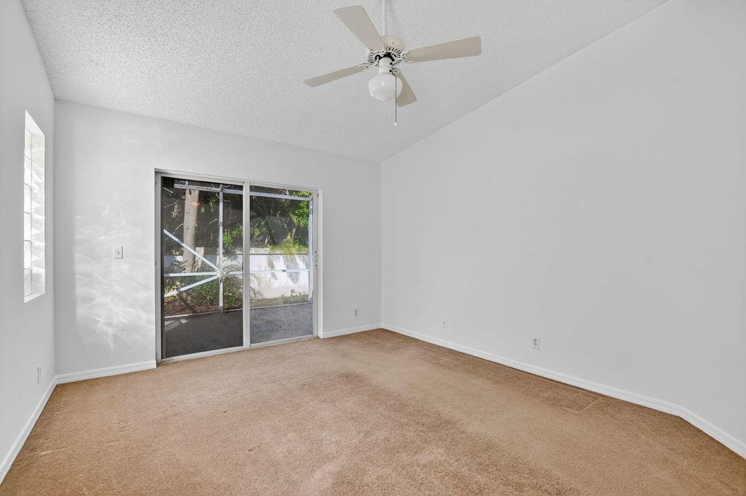 合同活跃: $450,000 (3 贝兹, 2 浴室, 1405 平方英尺)