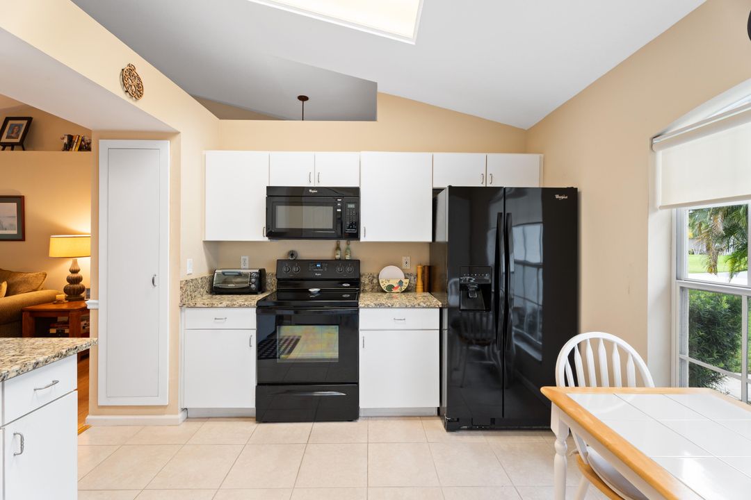 Под контрактом: $375,000 (3 спален, 2 ванн, 1201 Квадратных фут)