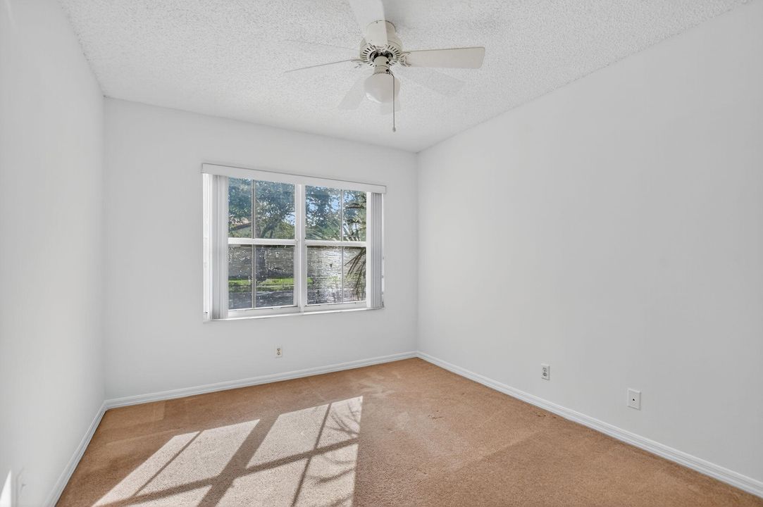 合同活跃: $450,000 (3 贝兹, 2 浴室, 1405 平方英尺)