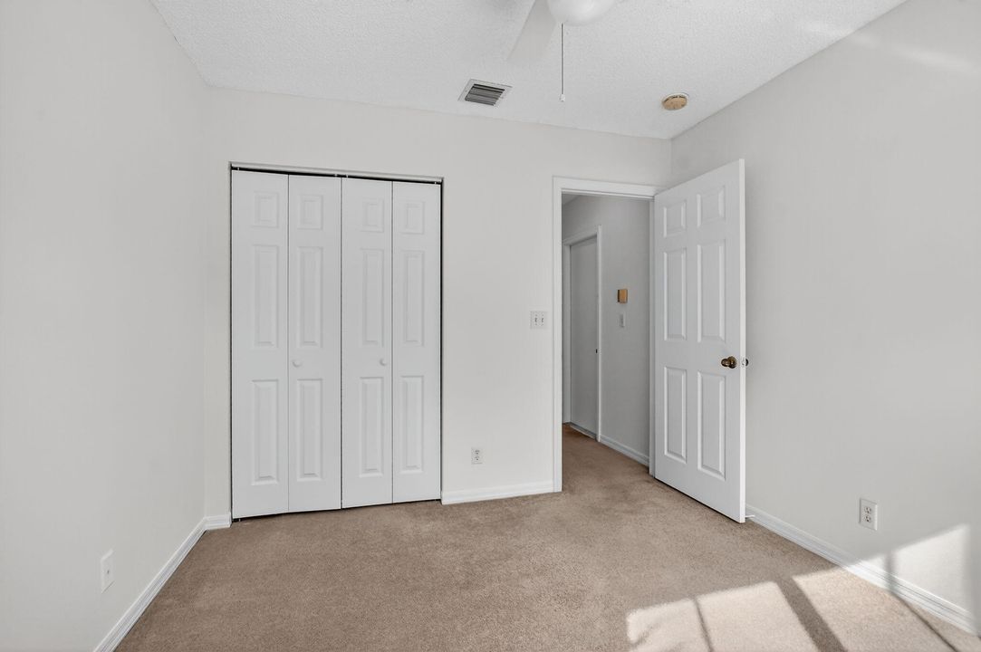 合同活跃: $450,000 (3 贝兹, 2 浴室, 1405 平方英尺)