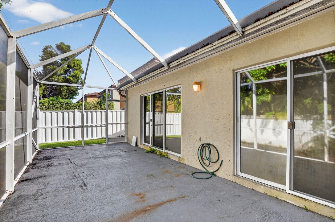 合同活跃: $450,000 (3 贝兹, 2 浴室, 1405 平方英尺)