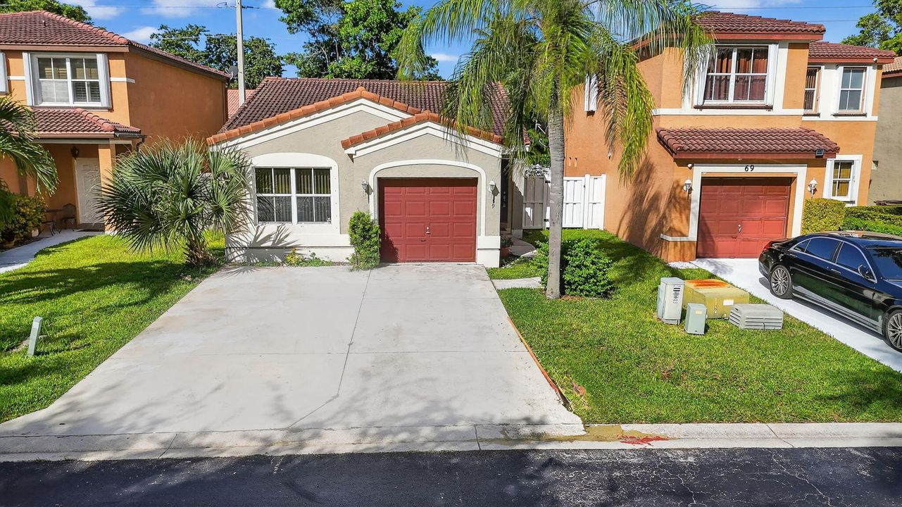 合同活跃: $450,000 (3 贝兹, 2 浴室, 1405 平方英尺)