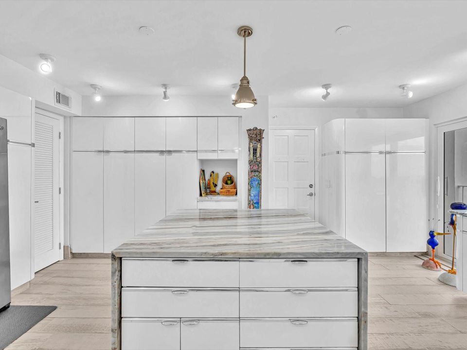 For Sale: $3,000,000 (3 beds, 3 baths, 2856 Square Feet)