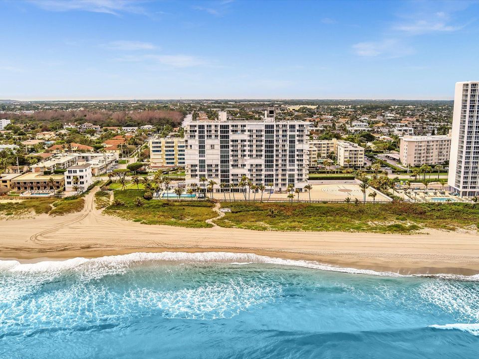 For Sale: $3,000,000 (3 beds, 3 baths, 2856 Square Feet)