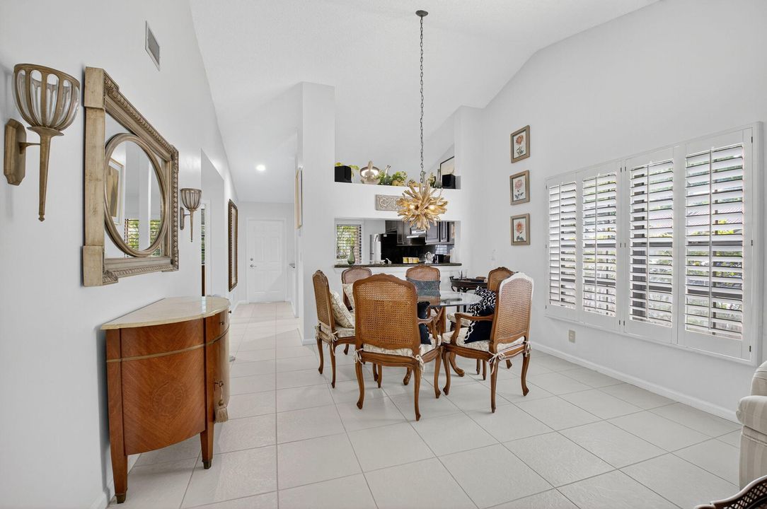 Под контрактом: $374,999 (2 спален, 2 ванн, 1056 Квадратных фут)