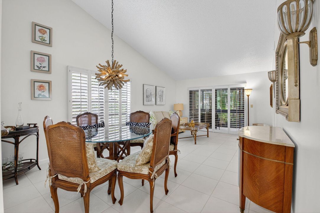 Под контрактом: $374,999 (2 спален, 2 ванн, 1056 Квадратных фут)