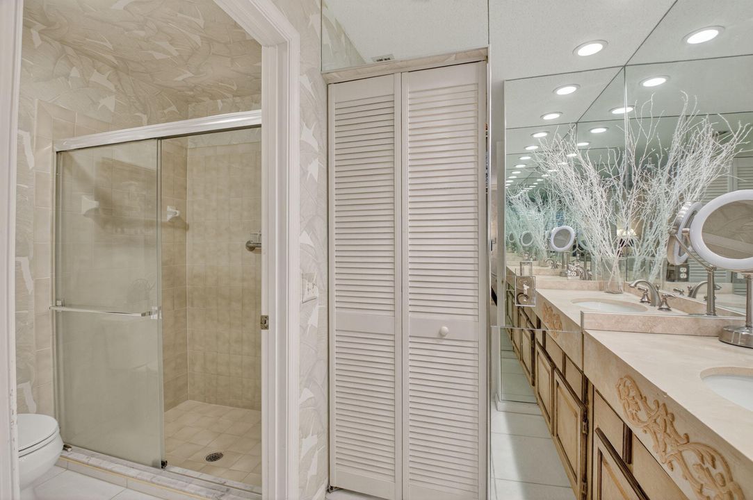 Под контрактом: $374,999 (2 спален, 2 ванн, 1056 Квадратных фут)