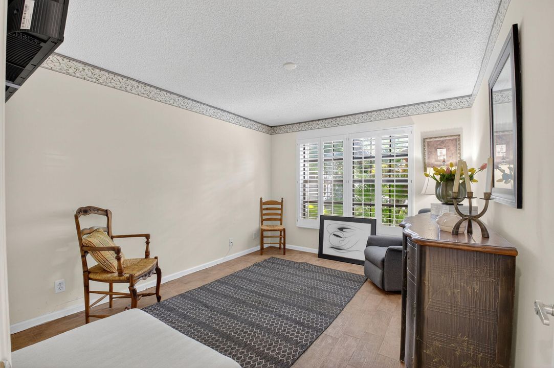 Под контрактом: $374,999 (2 спален, 2 ванн, 1056 Квадратных фут)