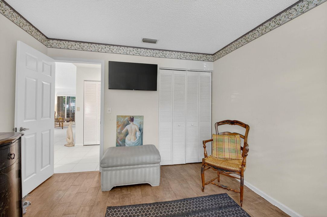 Под контрактом: $374,999 (2 спален, 2 ванн, 1056 Квадратных фут)