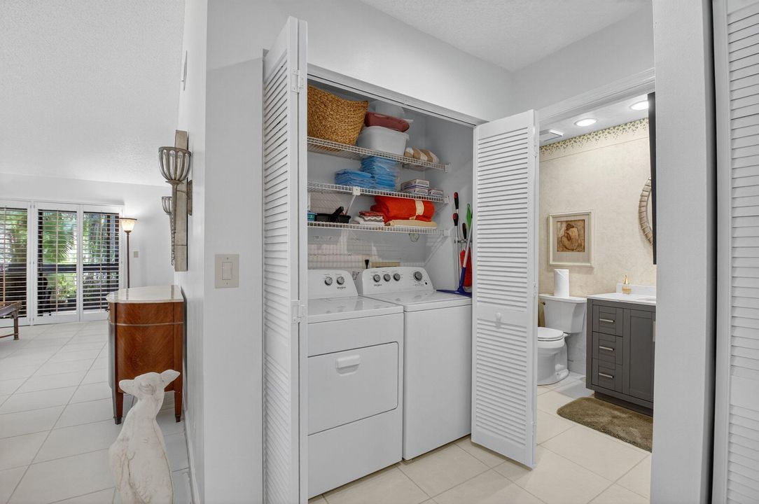 Под контрактом: $374,999 (2 спален, 2 ванн, 1056 Квадратных фут)