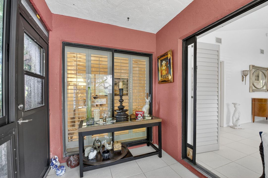 Под контрактом: $374,999 (2 спален, 2 ванн, 1056 Квадратных фут)