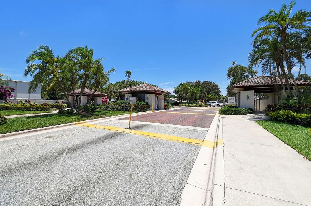 Под контрактом: $374,999 (2 спален, 2 ванн, 1056 Квадратных фут)