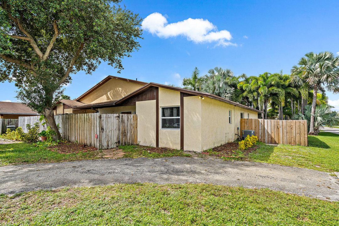 Active With Contract: $385,000 (3 beds, 2 baths, 1300 Square Feet)