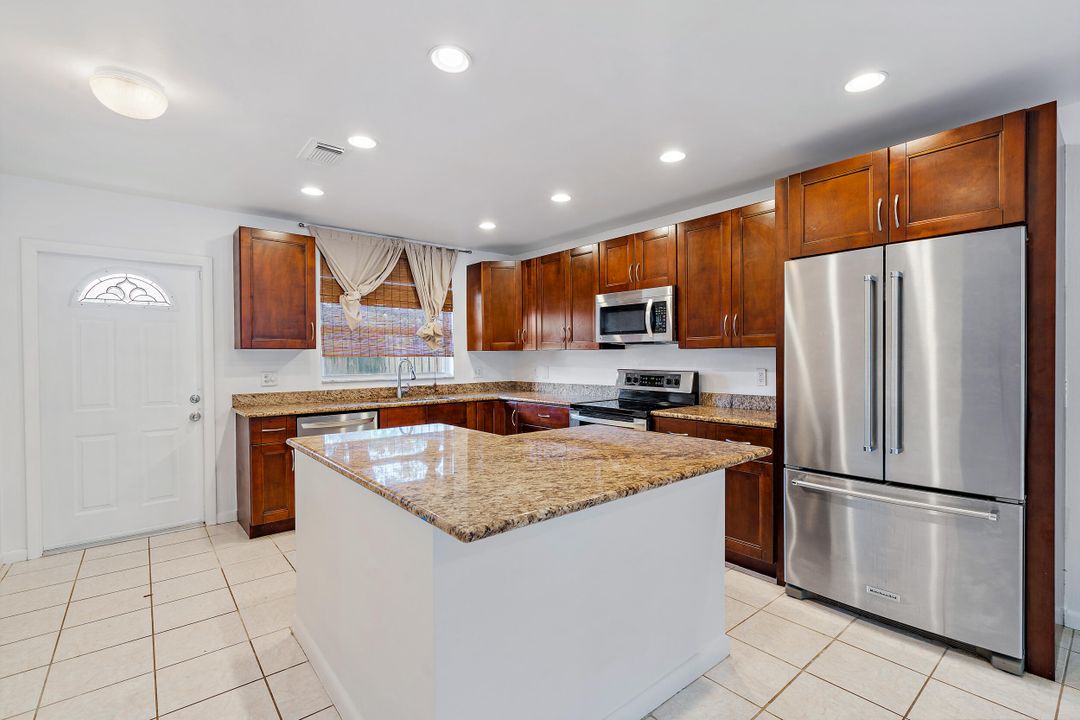 Active With Contract: $385,000 (3 beds, 2 baths, 1300 Square Feet)