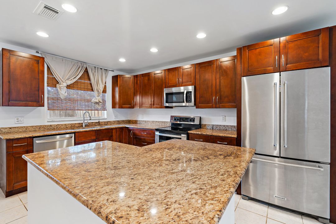 Active With Contract: $385,000 (3 beds, 2 baths, 1300 Square Feet)