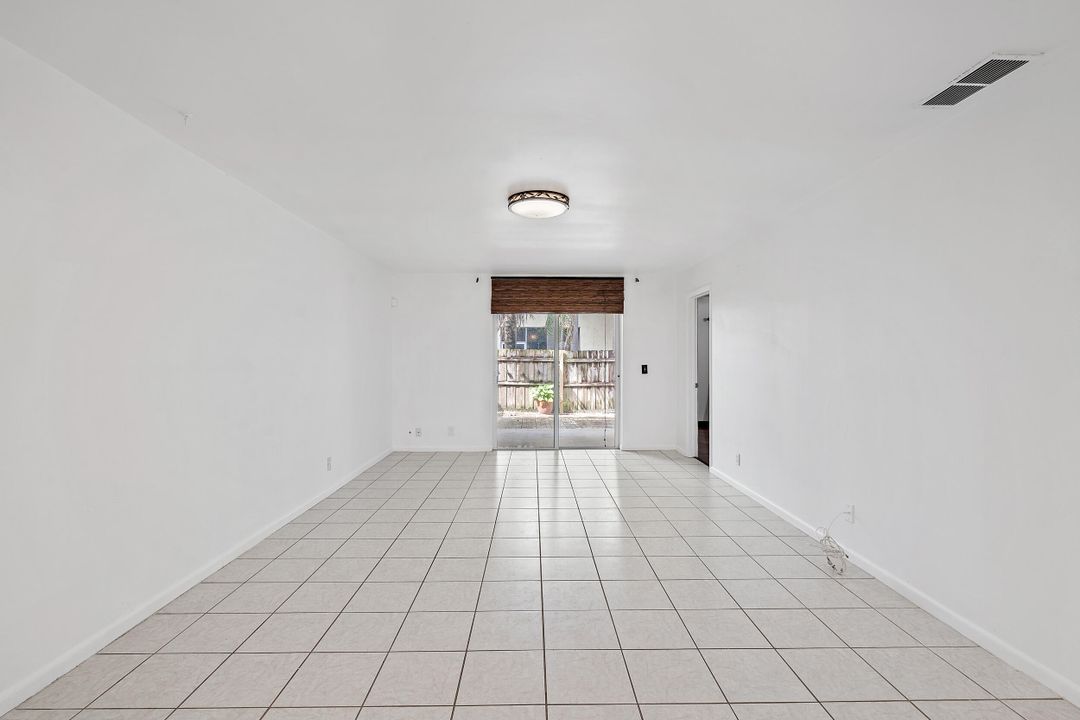 Active With Contract: $385,000 (3 beds, 2 baths, 1300 Square Feet)