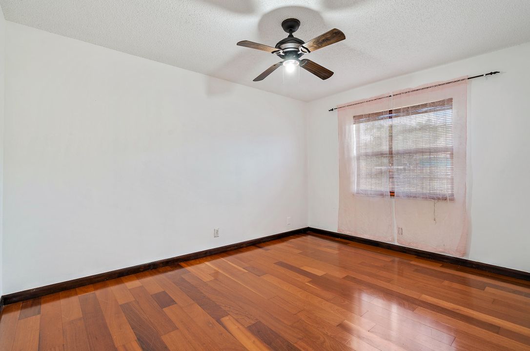 Active With Contract: $385,000 (3 beds, 2 baths, 1300 Square Feet)