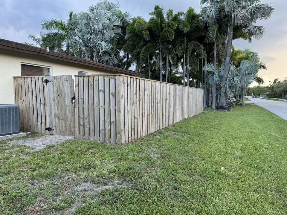 Active With Contract: $385,000 (3 beds, 2 baths, 1300 Square Feet)