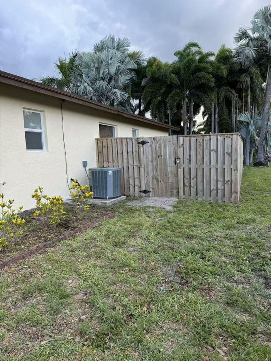 Active With Contract: $385,000 (3 beds, 2 baths, 1300 Square Feet)