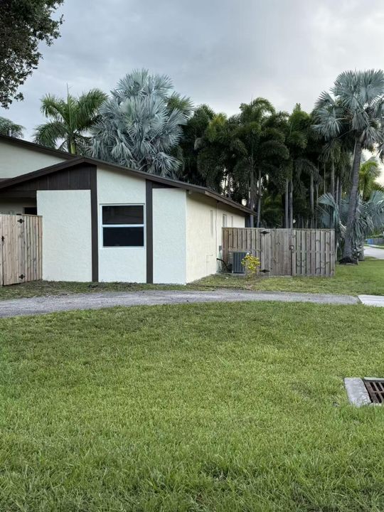 Active With Contract: $385,000 (3 beds, 2 baths, 1300 Square Feet)