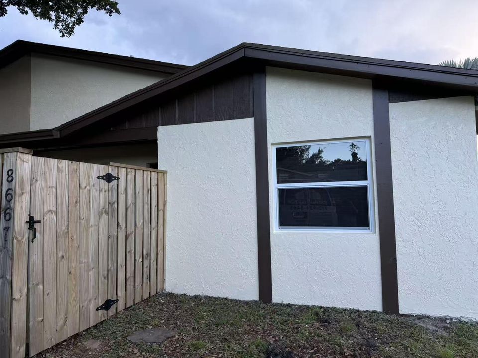 Active With Contract: $385,000 (3 beds, 2 baths, 1300 Square Feet)