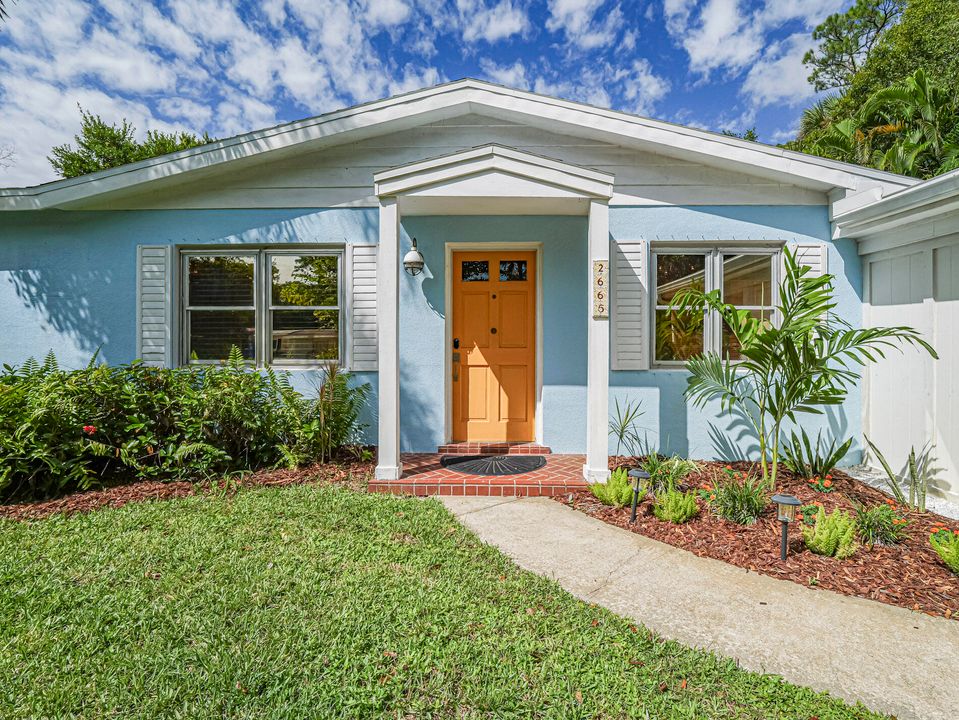 Recently Sold: $305,000 (2 beds, 2 baths, 1095 Square Feet)